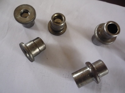 金屬成型設(shè)備的工業(yè)利器 多功位成型機(jī)、零件成型機(jī)與螺母機(jī)